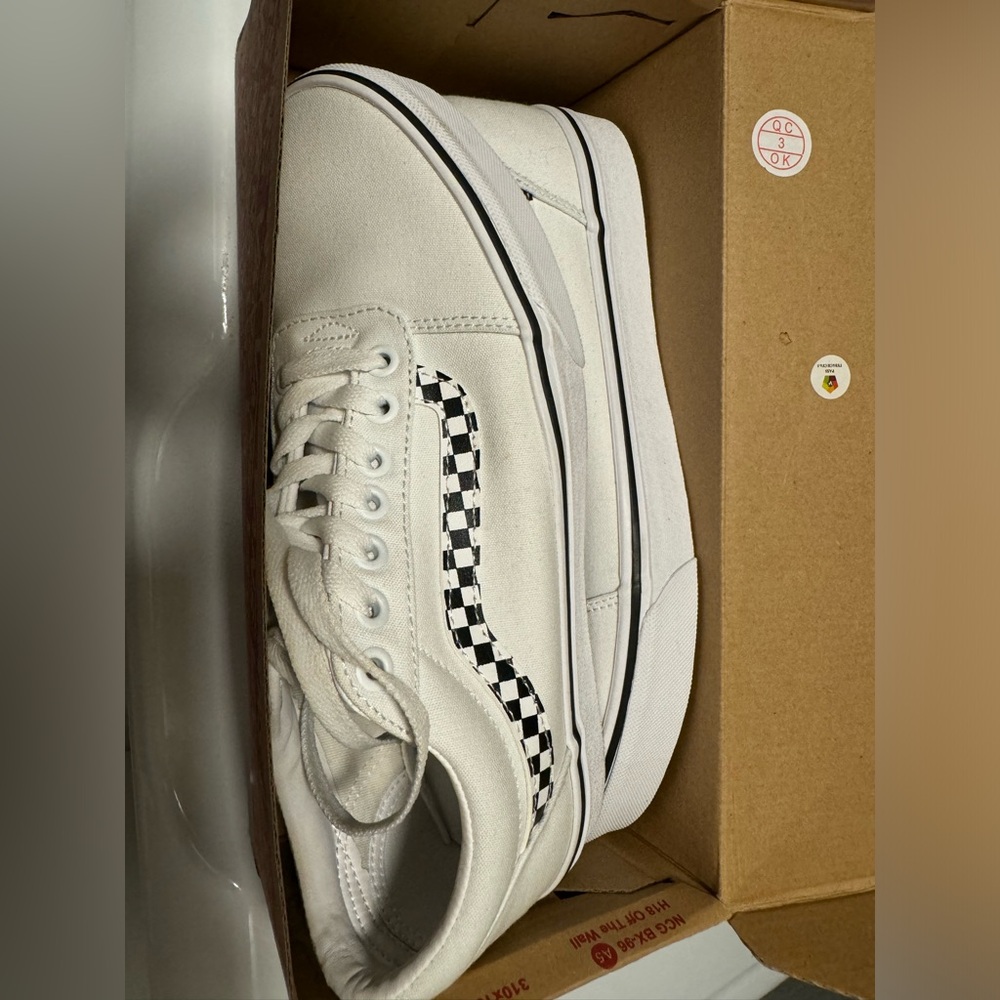 Vans White Canvas Sneakers with Black Insole Logo